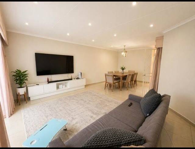 3 BEDROOM TOWNHOUSE FOR SALE IN SANDOWN